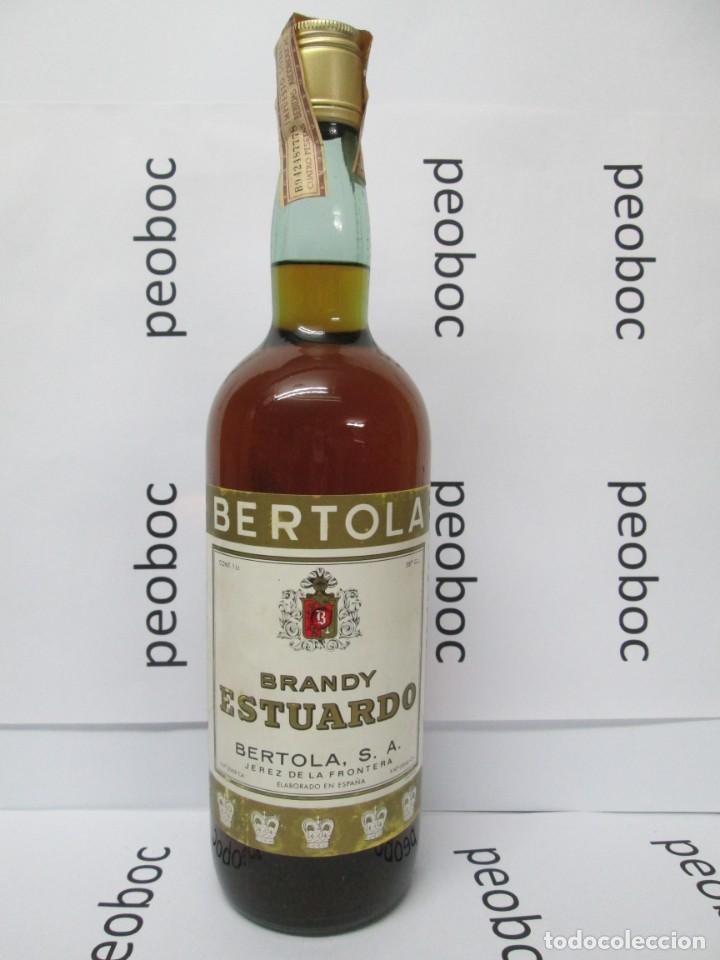 Coleccionismo de vinos y licores: ANTIGUA BOTELLA BRANDY CO&Ntilde;AC, BERTOLA ESTUARDO, IMPUESTO DE 4 PTS. DECADA 60-70