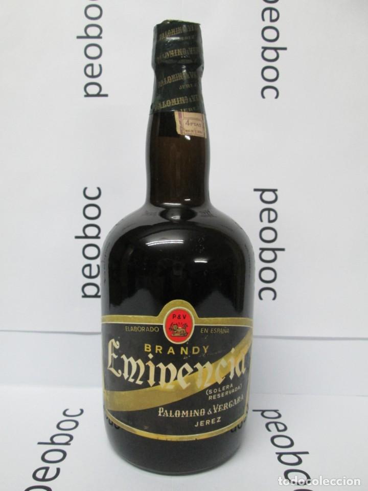 Coleccionismo de vinos y licores: ANTIGUA BOTELLA BRANDY CO&Ntilde;AC, EMINENCIA, IMPUESTO DE 4 PTS, DECADA 60-70