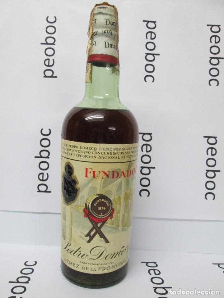 Coleccionismo de vinos y licores: ANTIGUA BOTELLA BRANDY CO&Ntilde;AC,FUNDADOR , IMPUESTO DE 80 CETS, DECADA, 50-60