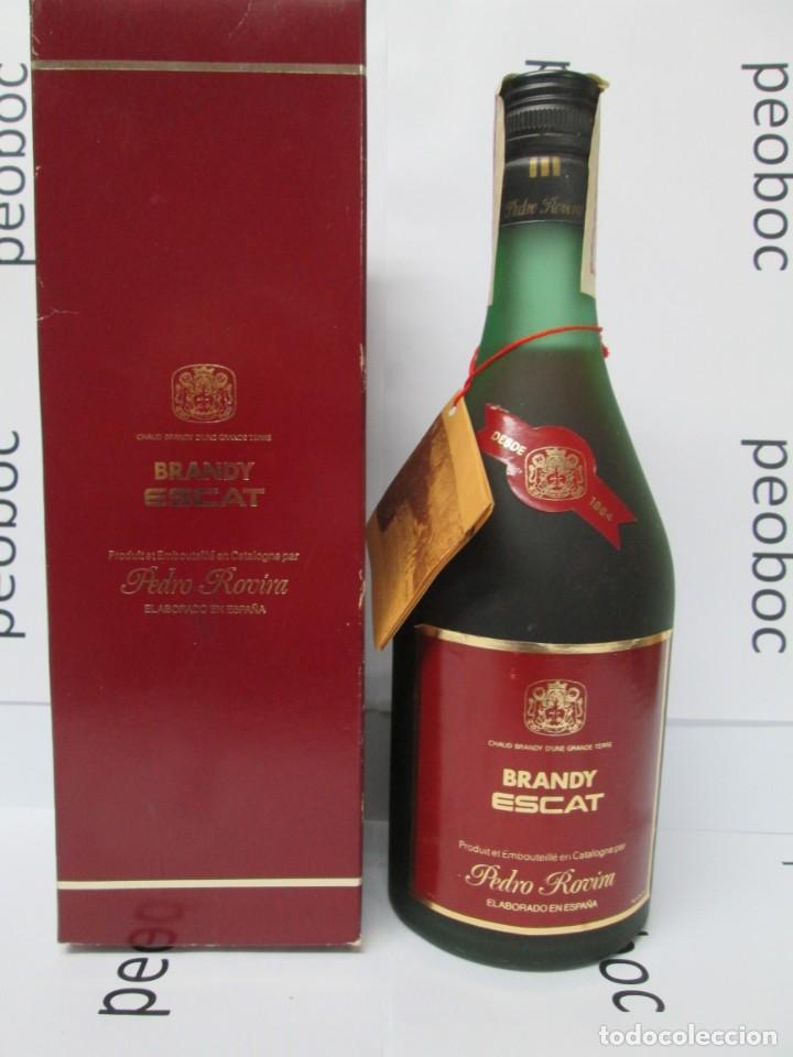 Coleccionismo de vinos y licores: ANTIGUA BOTELLA BRANDY CO&Ntilde;AC, ESCAT, DE IMPUESTO DE 4 PTS, DECADA 60-70