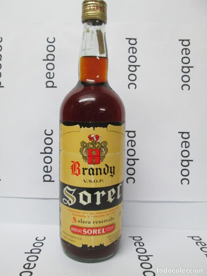 Coleccionismo de vinos y licores: ANTIGUA BOTELLA BRANDY CO&Ntilde;AC, SOREL V.S.O.P. , IMPUESTO DE 4 PTS, DECADA 60-70