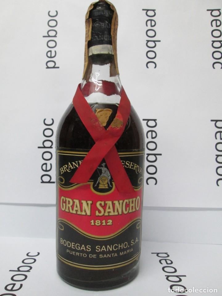 Coleccionismo de vinos y licores: ANTIGUA BOTELLA BRANDY CO&Ntilde;AC, GRAN SANCHO, IMPUESTO DE 4 PTS, DECADA 60-70