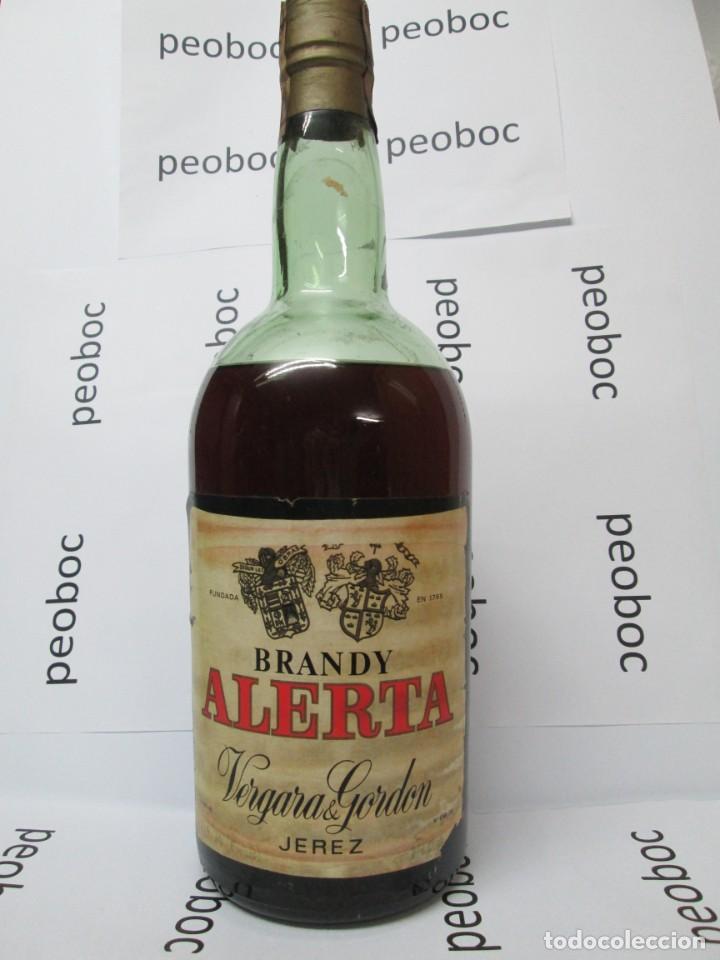 Coleccionismo de vinos y licores: ANTIGUA BOTELLA BRANDY CO&Ntilde;AC, BOTELLON,2,25 L. ALERTA, IMPUESTO DE 4 PTS, DECADA 60-70