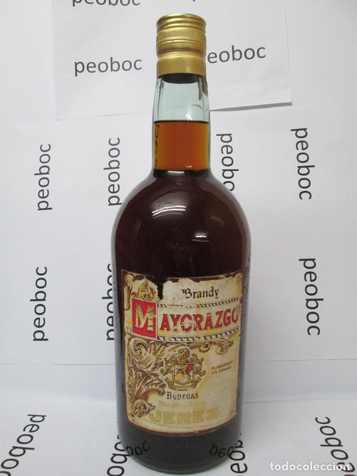 Coleccionismo de vinos y licores: ANTIGUA BOTELLA BRANDY CO&Ntilde;AC, BOTELLON,2,25 L. MAYORAZGO DE IMPUESTO DE 8 PTS, DECADA 70-80