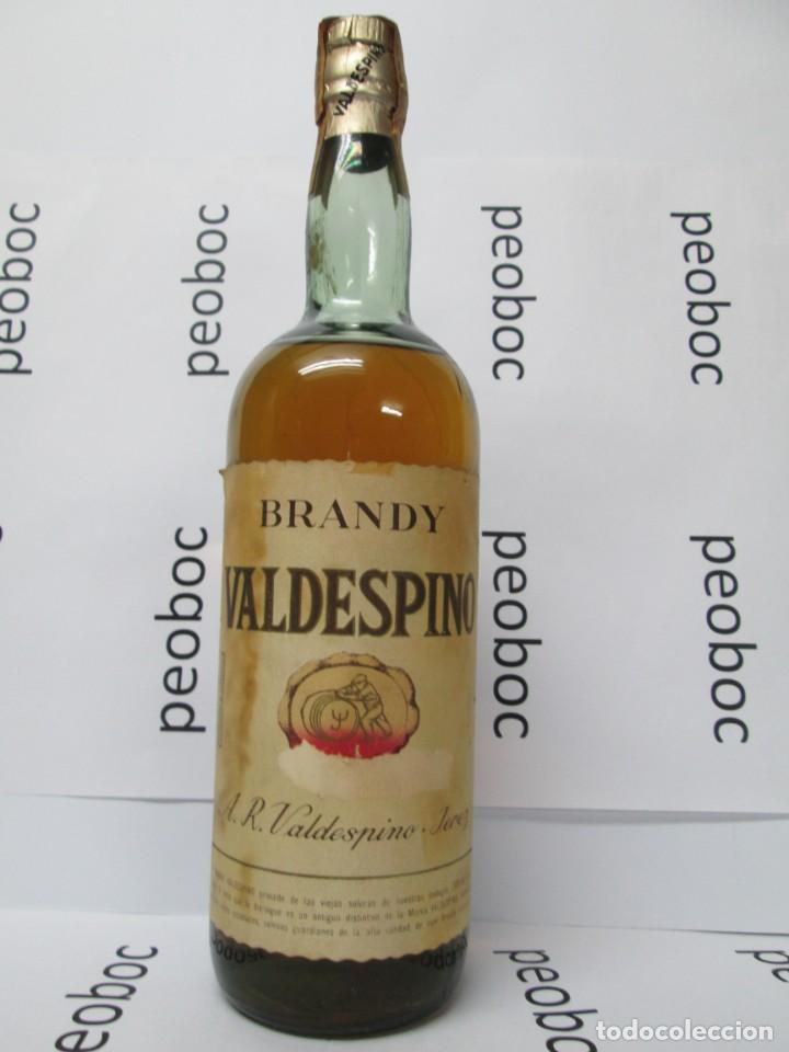 Coleccionismo de vinos y licores: ANTIGUA BOTELLA BRANDY CO&Ntilde;AC,VALDESPINO, IMPUESTO DE 4 PTS, DECADA 60-70