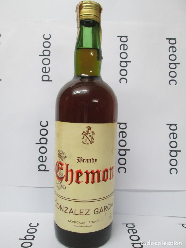 Coleccionismo de vinos y licores: ANTIGUA BOTELLA BRANDY CO&Ntilde;AC, CHEMON, DE IMPUESTO DE 4 PTS, DECADA 60-70