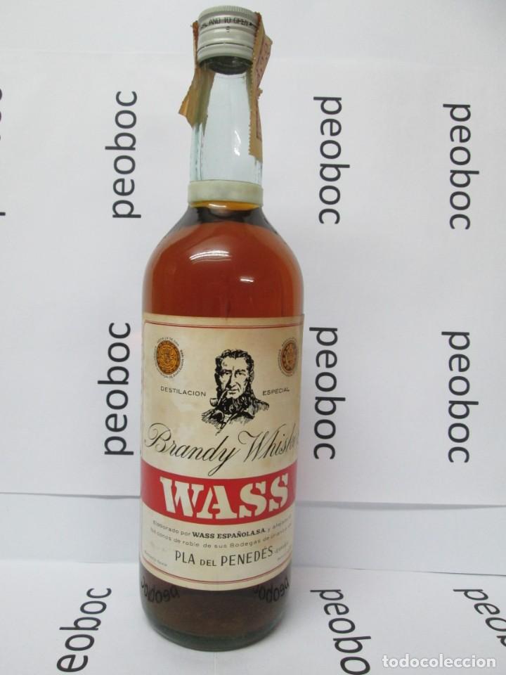 Coleccionismo de vinos y licores: ANTIGUA BOTELLA BRANDY CO&Ntilde;AC, WASS, IMPUESTO DE 4 PTS, DECADA 60-70