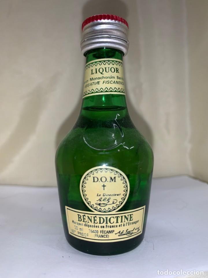 Coleccionismo de vinos y licores: BOTELLITA LICOR &rdquo;BENEDICTINE &rdquo; FRANCESA LLENA SIN ABRIR CRISTAL 8.40 CM MINI BOTELLA MINIATURA
