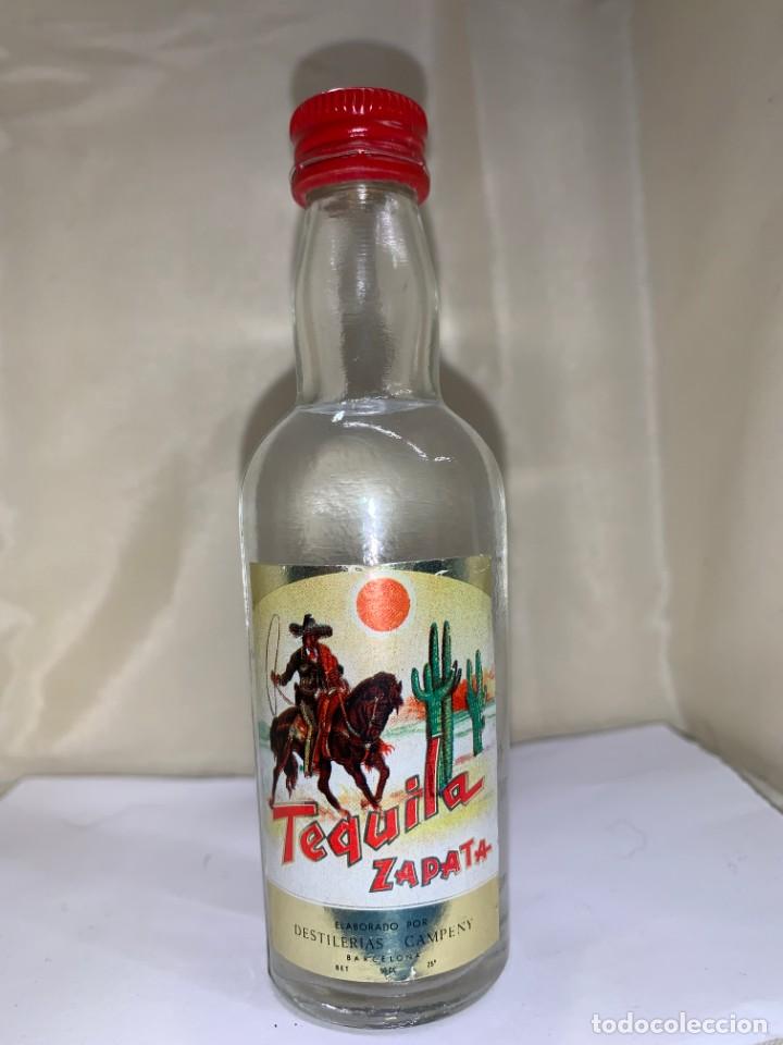 Coleccionismo de vinos y licores: BOTELLITA TEQUILA &rdquo;ZAPATA&rdquo; ESPA&Ntilde;OLA LLENA SIN ABRIR CRISTAL 11.50 CM MINI BOTELLA MINIATURA