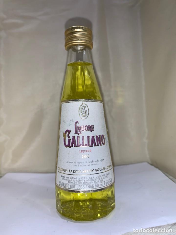 Coleccionismo de vinos y licores: BOTELLITA LIQUORE &rdquo; GALLIANO &rdquo; ITALIANA LLENA SIN ABRIR CRISTAL 11.50 CM MINI BOTELLA MINIATURA