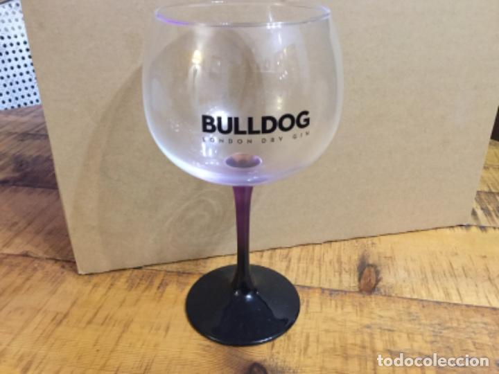 Coleccionismo de vinos y licores: BULLDOG LONDON DRY GIN - CAJA CON 6 COPAS - GINEBRA INGLESA