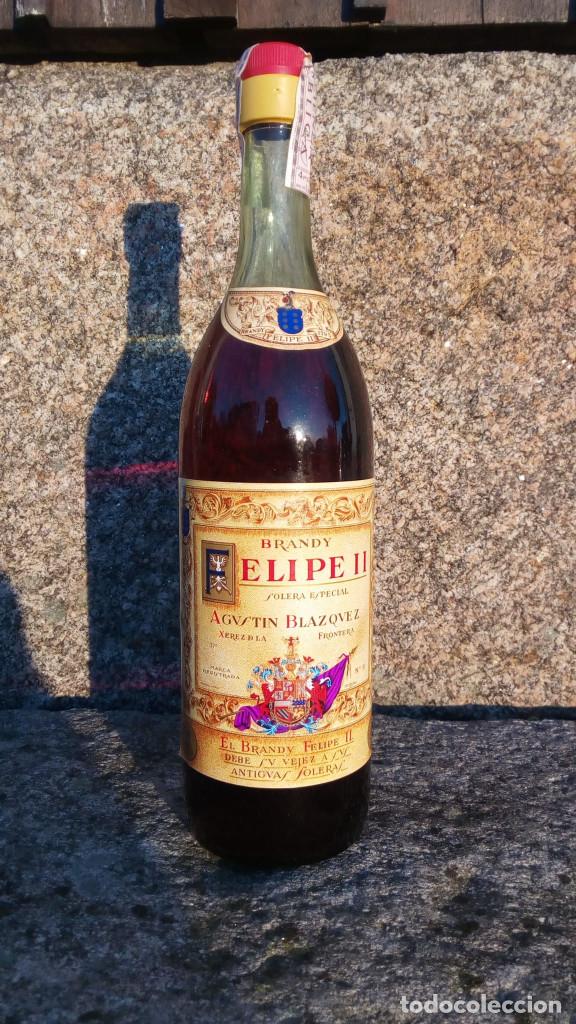 Coleccionismo de vinos y licores: Botella Brandy Felipe II &rdquo;Solera Especial&rdquo;. Con precinto de 4 ptas