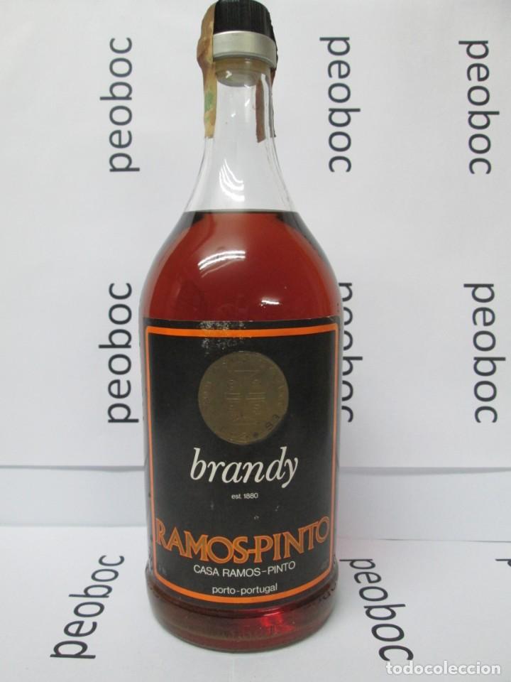 Coleccionismo de vinos y licores: ANTIGUA BOTELLA BRANDY CO&Ntilde;AC, RAMOSPINTO - Foto 1