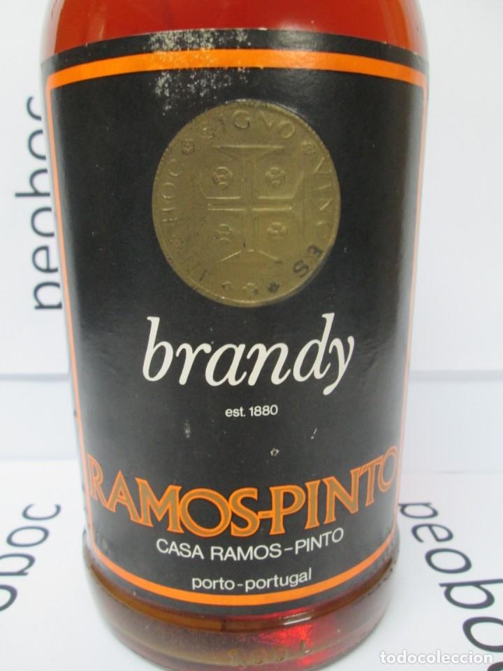 Coleccionismo de vinos y licores: ANTIGUA BOTELLA BRANDY CO&Ntilde;AC, RAMOSPINTO - Foto 2