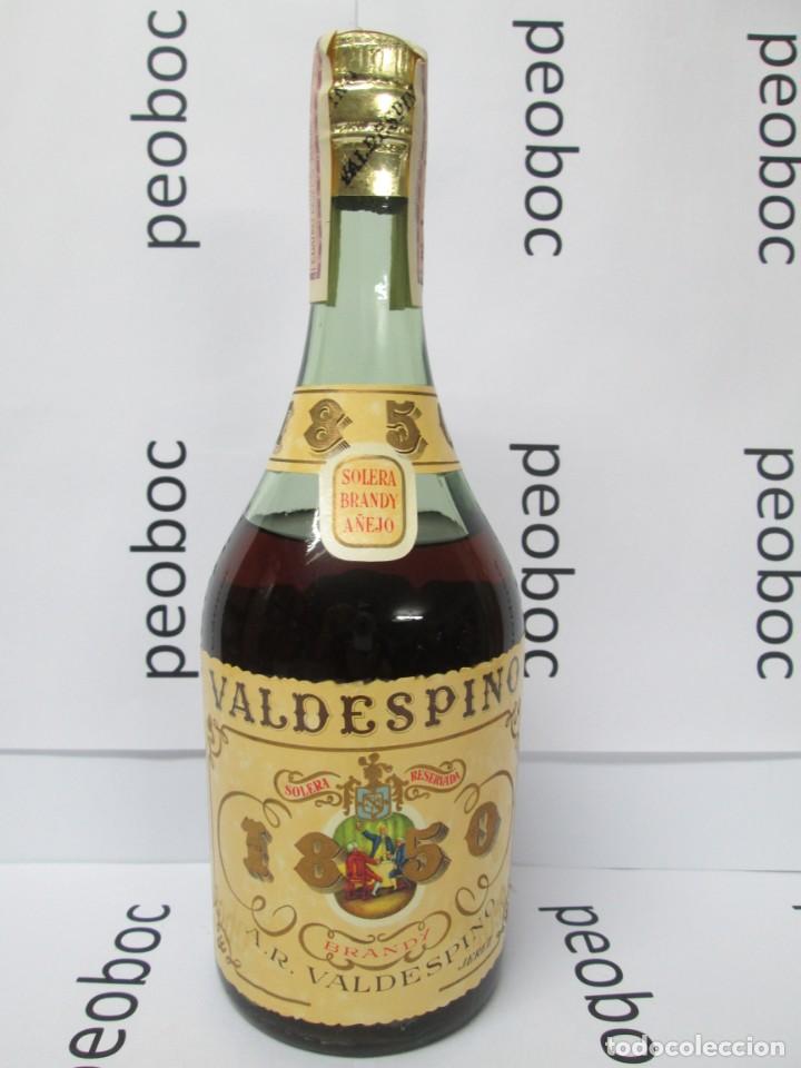 Coleccionismo de vinos y licores: ANTIGUA BOTELLA BRANDY CO&Ntilde;AC, VALDESPINO A&Ntilde;EJO 1850, IMPUESTO DE 4 PTS, DECADA 60-70