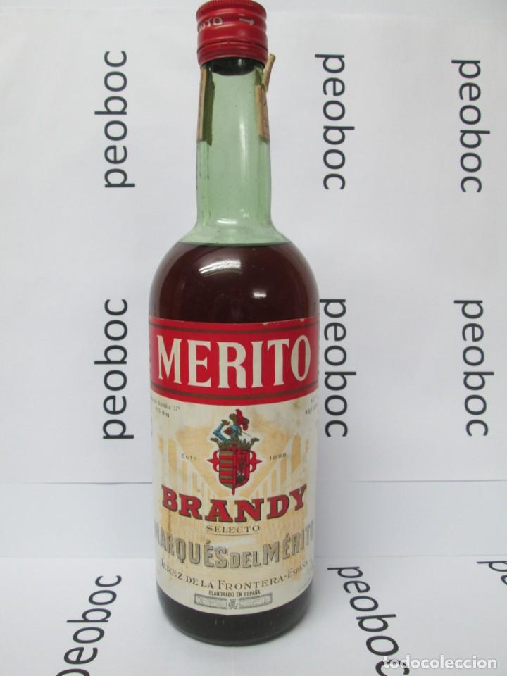 Coleccionismo de vinos y licores: ANTIGUA BOTELLA BRANDY CO&Ntilde;AC, MERITO, IMPUESTO DE 4 PTS, DECADA 60-70