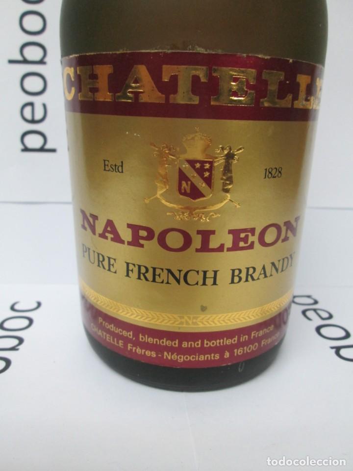 Coleccionismo de vinos y licores: ANTIGUA BOTELLA BRANDY CO&Ntilde;AC, NAPOLEON CHATELLE - Foto 2