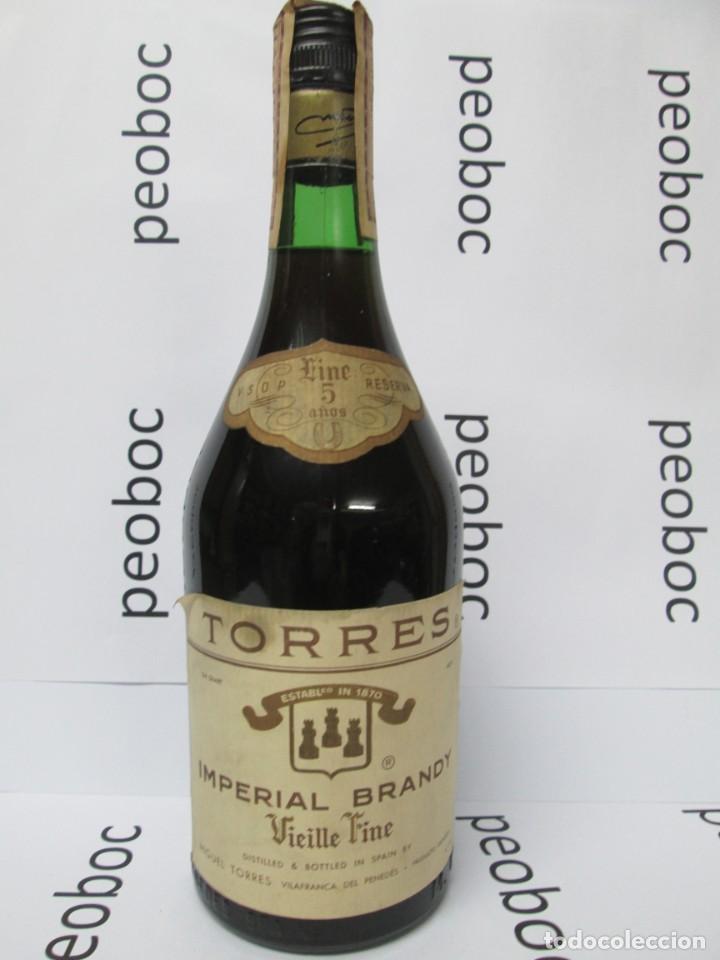 Coleccionismo de vinos y licores: ANTIGUA BOTELLA BRANDY CO&Ntilde;AC, TORRES IMPERIAL 5 A&Ntilde;OS