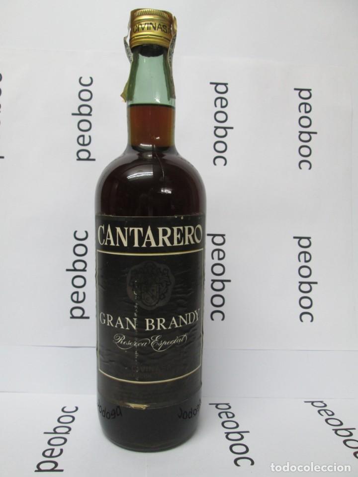 Coleccionismo de vinos y licores: ANTIGUA BOTELLA BRANDY CO&Ntilde;AC, GRAN BRANDY CANTARERO, IMPUESTO DE 8 PTS, DECADA 70-80