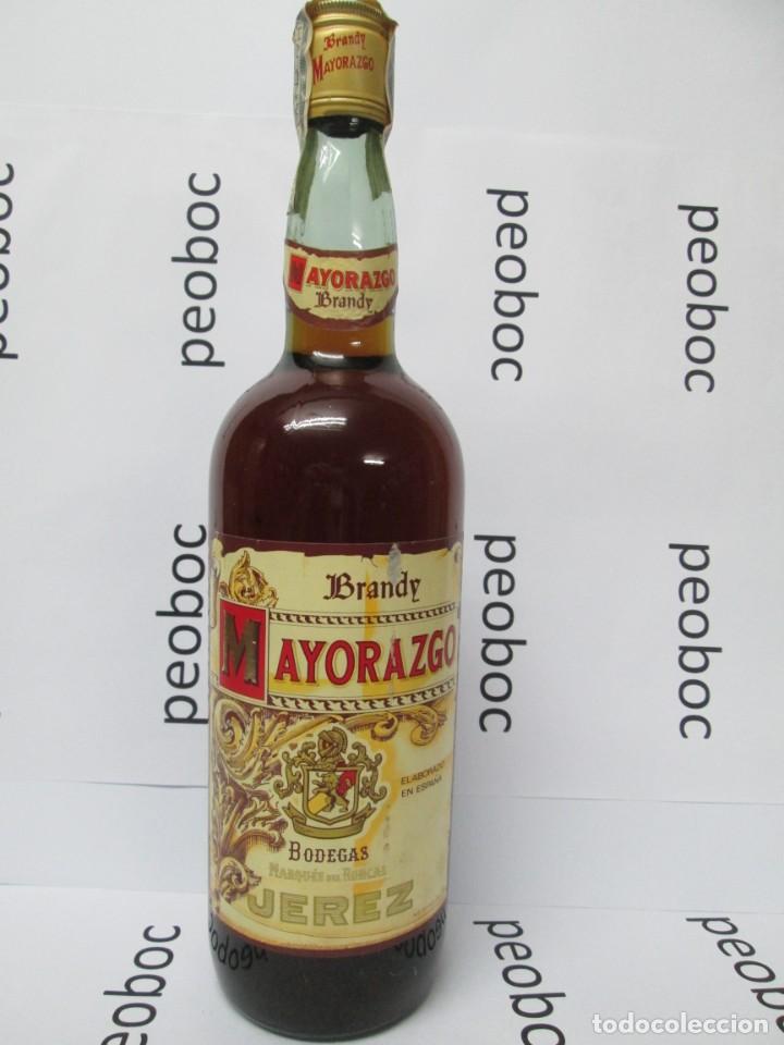 Coleccionismo de vinos y licores: ANTIGUA BOTELLA BRANDY CO&Ntilde;AC, MAYORAZGO, IMPUESTO DE 8 PTS, DECADA 70-80
