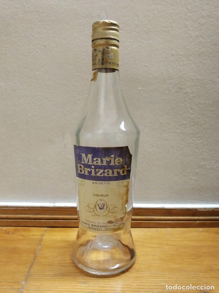 Collection of wines and liquors: BOTELLA DE MARIE BRIZARD. MEDIO LITRO.