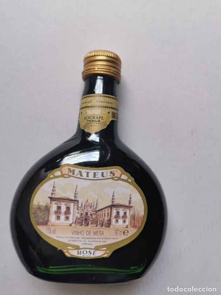 Sammlung von Weinen und Lik&ouml;ren: VINO PORTUGUES. BOTELL&Iacute;N COLECCI&Oacute;N 187 ML. MATEUS ROSE