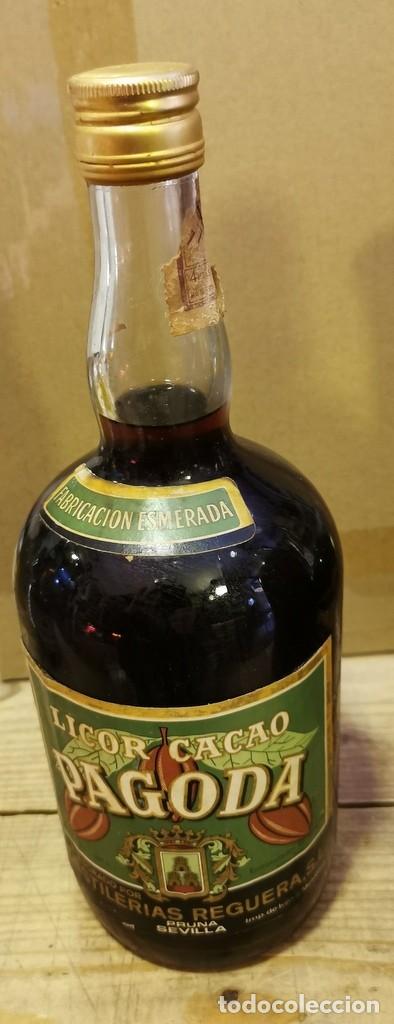 Collection of wines and liquors: Botella licor de CACAO PAGODA, Anis Reguera, Pruna, Sevilla, a&ntilde;os 70, muy rara