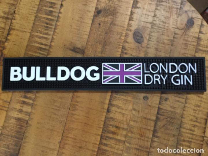 Coleccionismo de vinos y licores: BULLDOG - ALFOMBRILLA DE GOMA POSAVASOS - GINEBRA INGLESA BULLDOG LONDON DRY GIN