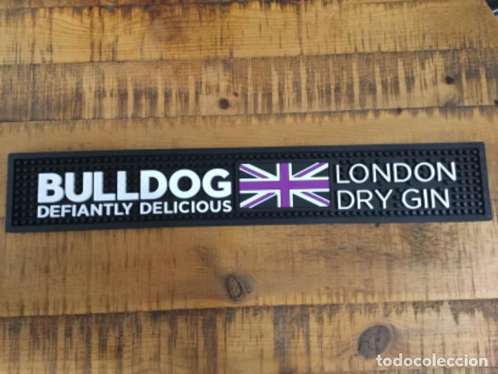 Coleccionismo de vinos y licores: BULLDOG - ALFOMBRILLA DE GOMA POSAVASOS - GINEBRA INGLESA BULLDOG LONDON DRY GIN