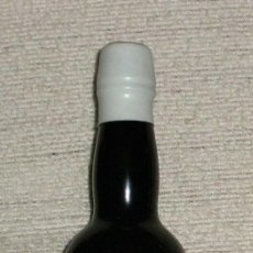 Coleccionismo de vinos y licores: BOTELLIN DE VINO BODEGAS PAEZ CHIA. HERRERA. SEVILLA RF-5767. Lote 237648635