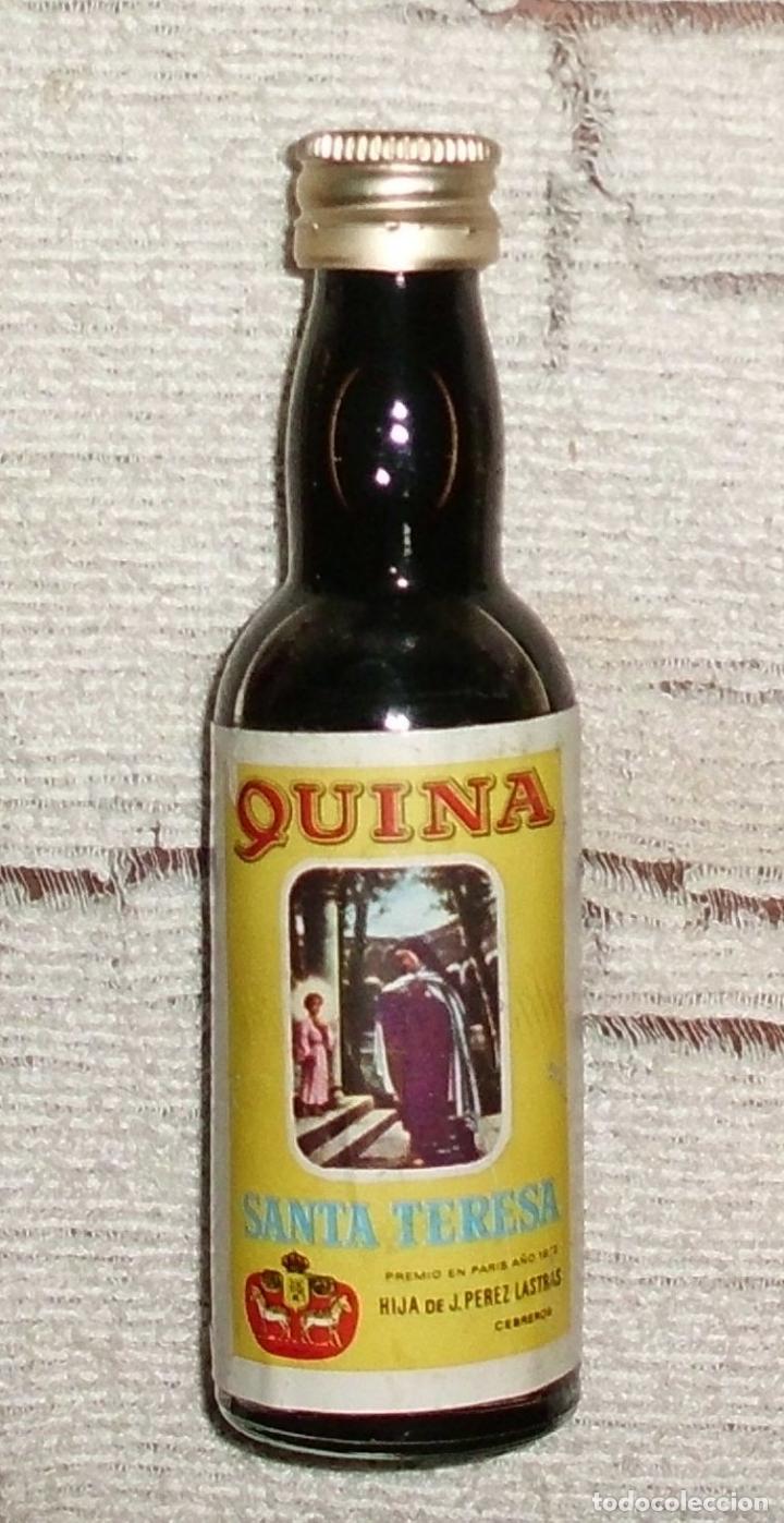 Coleccionismo de vinos y licores: BOTELLIN QUINA SANTA TERESA. HJA DE J. PEREZ LASTRA. COBREROS RF-5786