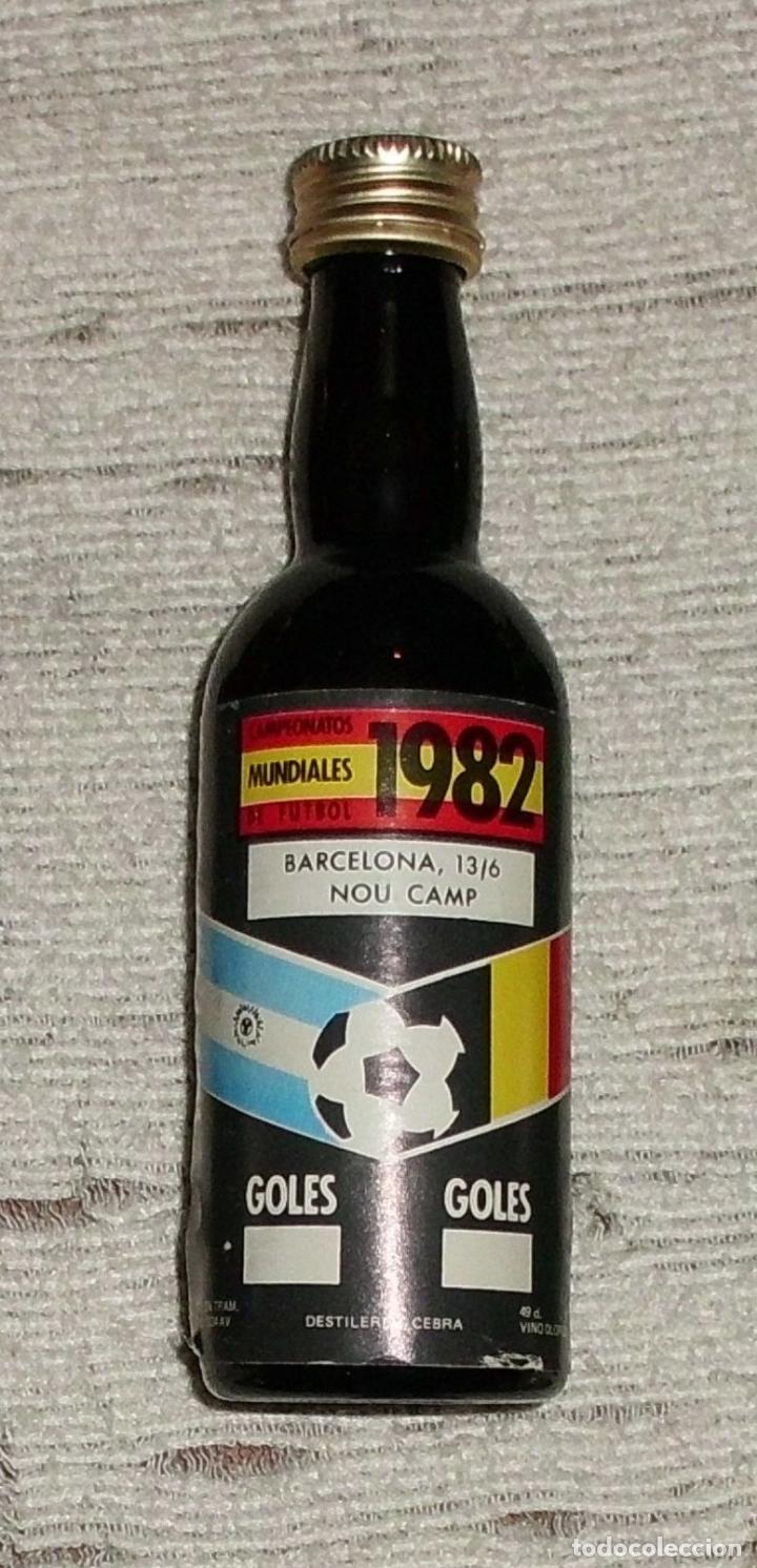 Coleccionismo de vinos y licores: BOTELLIN MUNDIALES 1982. BARCELONA. NOU CAMP RF-5799