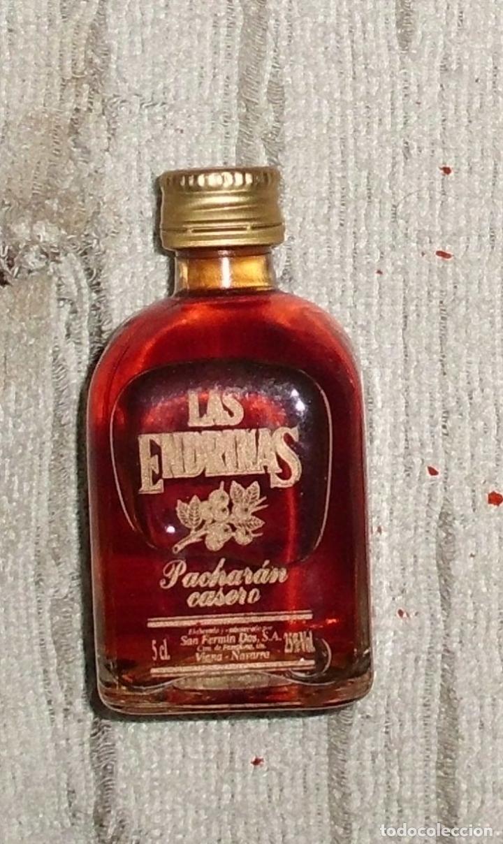 Coleccionismo de vinos y licores: BOTELLIN LAS ENDRINAS. PACHARAN CASERO. DESTILERIA SAN FERMIN DOS S.A. NAVARRA RF-5978