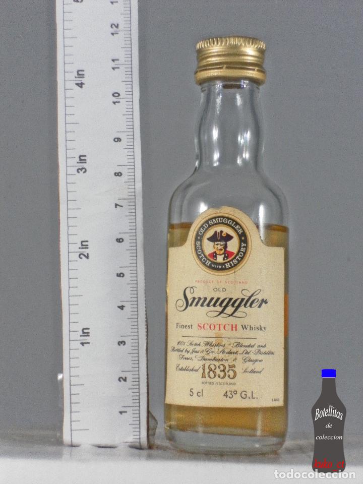 Coleccionismo de vinos y licores: BOTELLITA BOTELLIN OLD SMUGGLER FINEST SCOTCH WHISKY DUMBARTON 1835