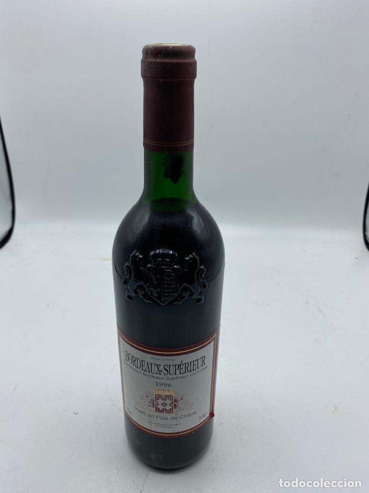 Sammlung von Weinen und Lik&ouml;ren: BOTELLA. VINO FRANC&Eacute;S. BORDEAUX SUPERIEUR. VIEILLI EN F&Ucirc;TS DE CH&Ecirc;NE. 75 CL. 12% VOL. FRANCIA. VER