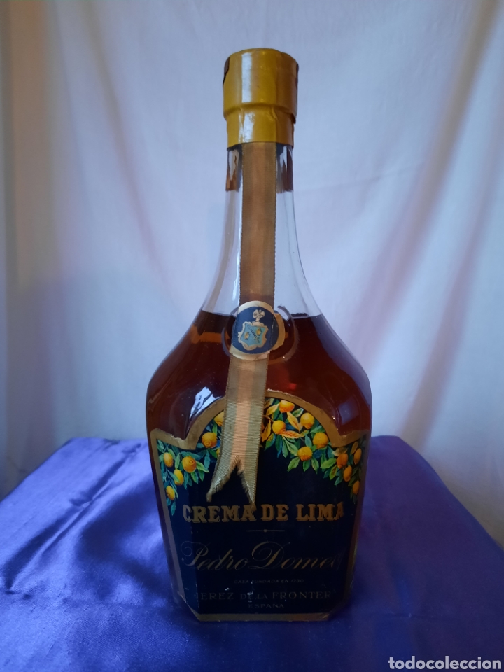 Coleccionismo de vinos y licores: Botella Pedro Domeq Antigua sin abrir.