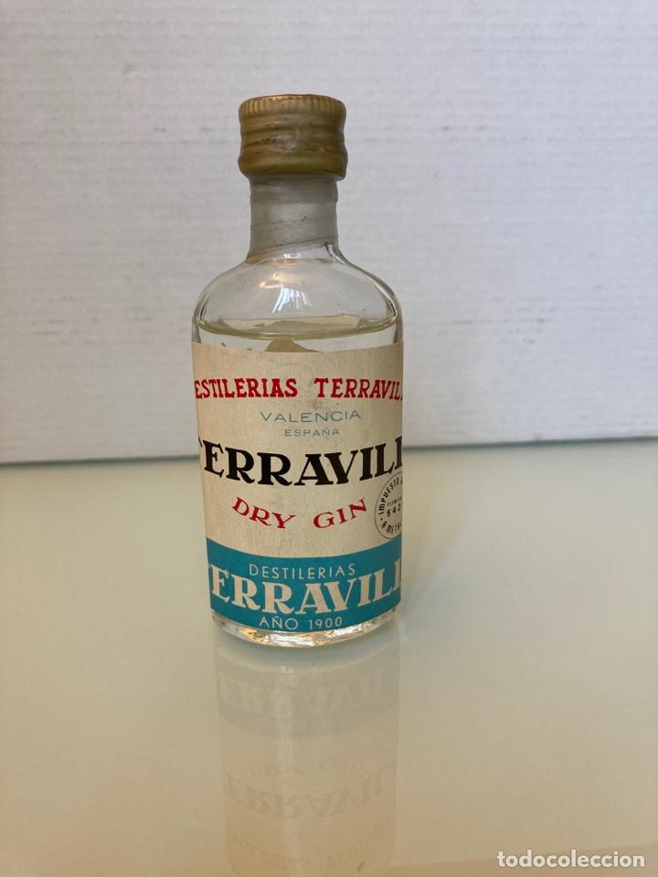 Coleccionismo de vinos y licores: Botell&iacute;n Ginebra Terravil. Valencia. 9 cm.
