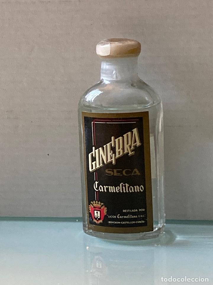 Coleccionismo de vinos y licores: Botell&iacute;n Ginebra Carmelitano. Benicasin. Castell&oacute;n. 8 cm.
