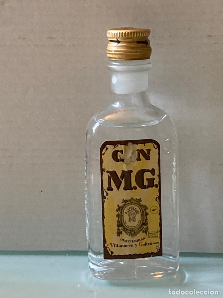 Coleccionismo de vinos y licores: Botell&iacute;n Ginebra MG. Villanueva y Geltr&uacute;. 10 cm.