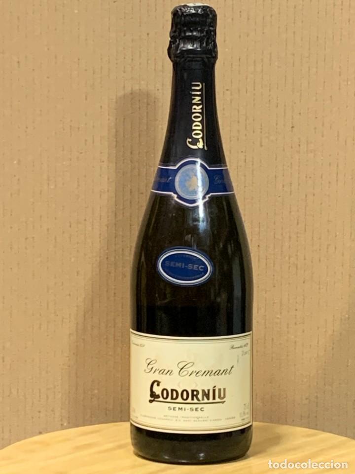 Coleccionismo de vinos y licores: BOTELLA CODORNIU GRAN CREMANT CAVA SEMI-SEC A&Ntilde;OS 80 32X8CMS