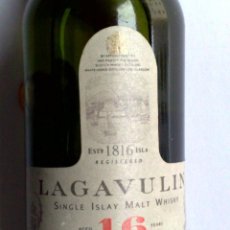 Coleccionismo de vinos y licores: BOTELLIN LAGAVULIN (5CL.) SINGLE ISLAY MALT SCOTCH WHISKY (16 AÑOS) GLASGOW,CON PRECINTO.