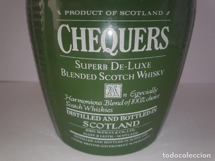 Coleccionismo de vinos y licores: Caneco ceramica scotch whisky Chequers 12 años - Foto 1 - 265787674