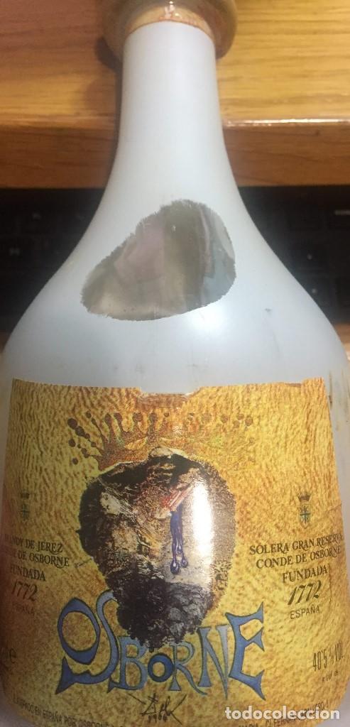 Coleccionismo de vinos y licores: ANTIGUA BOTELLA DE DALI - Foto 2