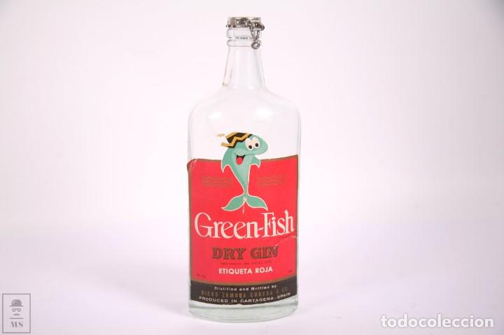 Coleccionismo de vinos y licores: Botella de Ginebra - Green Fish Dry Gin / Etiqueta Roja - Diego Zamora Conesa & Co - Tap&oacute;n Met&aacute;lico