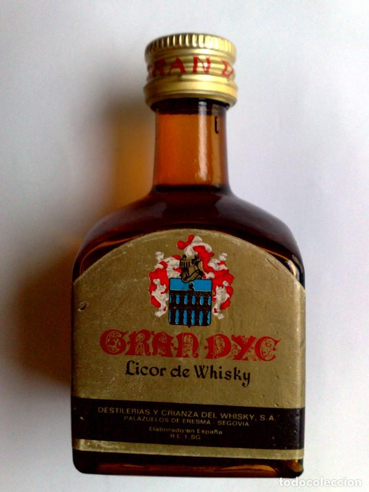 Coleccionismo de vinos y licores: BOTELLIN GRAN DYC,LICOR DE WHISKY,SEGOVIA,SIN ABRIR.
