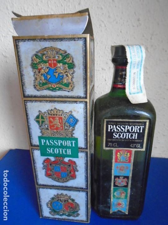 Collection of wines and liquors: (LI-210806)BOTELLA DE WHISKY PASSPORT SCOTCH SCOTLAND PRECINTADA CON CAJA