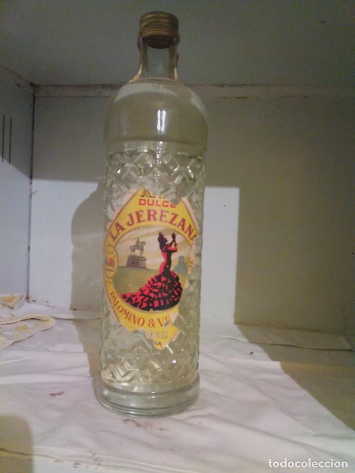 Collection of wines and liquors: Botella an&iacute;s Palomino y Vergara jerez de la frontera