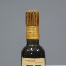 Coleccionismo de vinos y licores: BOTELLIN. MADEIRA IZIDRO. Lote 292948093