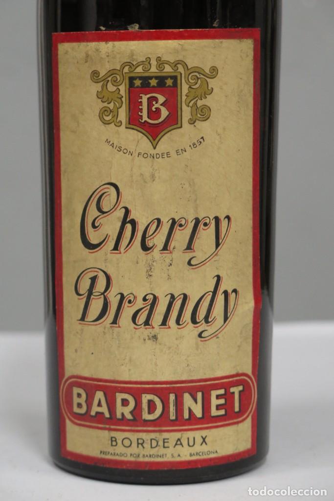 Coleccionismo de vinos y licores: BOTELLA. CHERRY BRANDY BARDINET. BORDEAUX - Foto 2