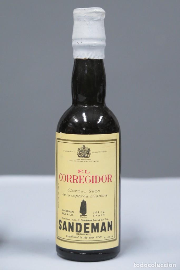 Coleccionismo de vinos y licores: BOTELLIN. EL CORREGIDOR. SANDEMAN - Foto 1